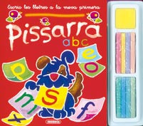 Escric les lletres a la meva primera pissarra