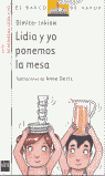 Lidia y yo ponemos la mesa